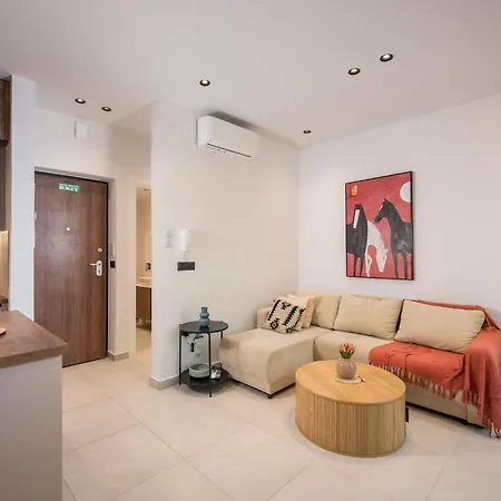 Spacious Luxury Apt, Old Town Apartment