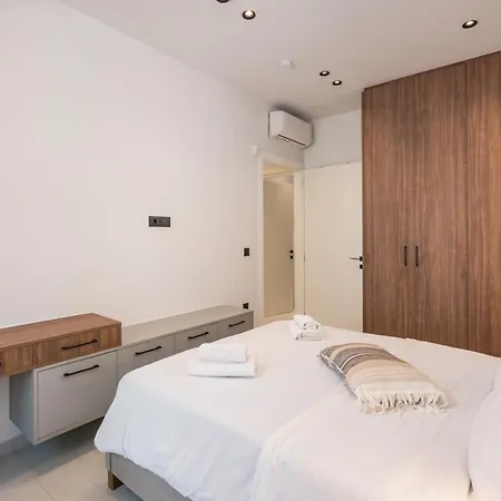 Spacious Luxury Apt, Old Town Apartment