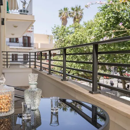 Spacious Luxury Apt, Old Town Apartment *