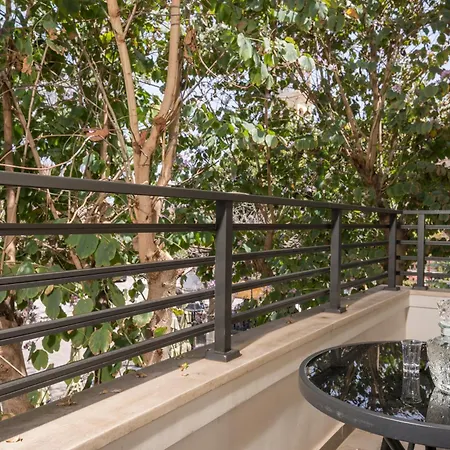 Spacious Luxury Apt, Old Town Apartment