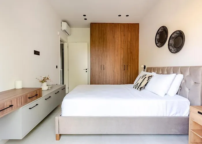 Spacious Luxury Apt, Old Town La Canea