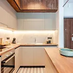 Apartman Spacious Luxury Apt, Old Town