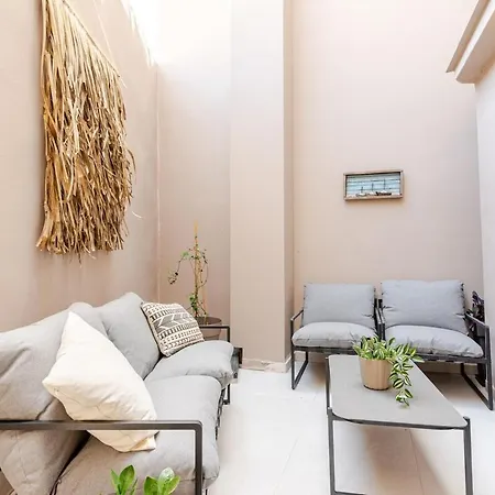 Spacious Luxury Apt, Old Town Apartmán *